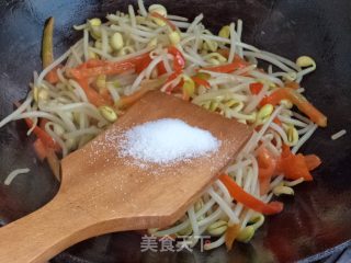 黄豆芽炒鸡蛋步骤7