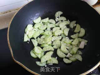 黑木耳杏鲍菇炒黄瓜步骤5
