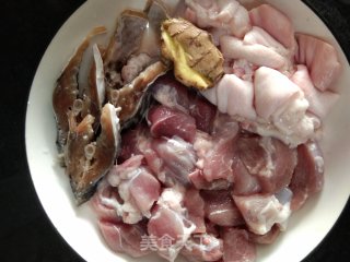 泡椒咸鱼焖猪腿步骤2