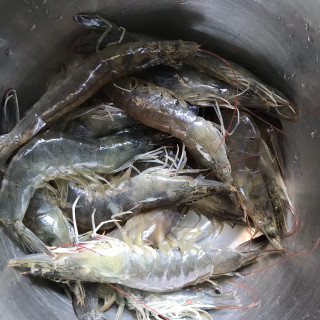 鲜虾鸡翅焗锅步骤2