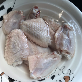 鲜虾鸡翅焗锅步骤1
