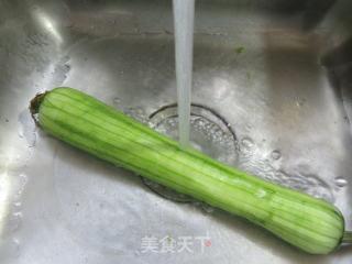 烤香肠炒丝瓜步骤2