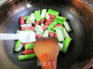 烤香肠炒丝瓜步骤7