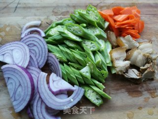 洋葱秋葵炒肉步骤1