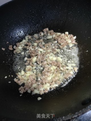酸菜小笋肉末步骤3