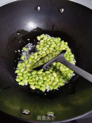 蟹味菇青豆烩丝瓜步骤4