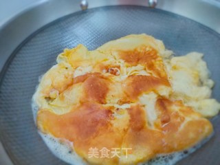 蒜薹炒鸡蛋步骤3
