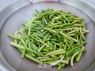 蒜薹炒鸡蛋步骤4