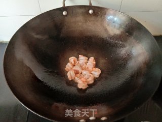 毛豆米炒虾仁步骤4