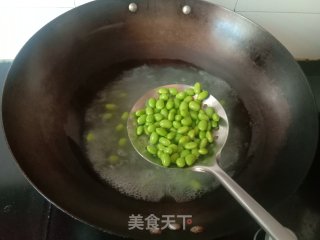 毛豆米炒虾仁步骤3