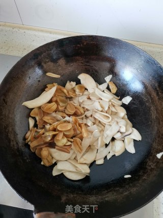 腊八蒜炒杏鲍菇步骤4
