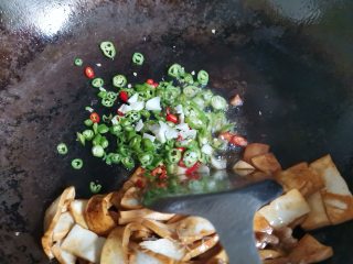 肉炒腊香干步骤4