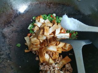 肉炒腊香干步骤5
