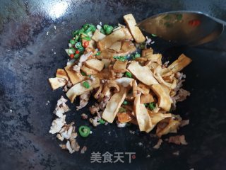 肉炒腊香干步骤6