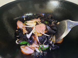 洋葱炒红肠步骤6