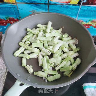 卤肉炖豆角步骤4