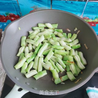 卤肉炖豆角步骤5