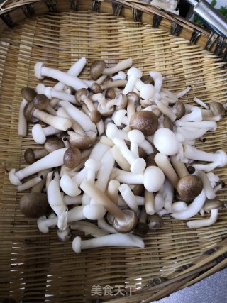 炒双菇步骤1