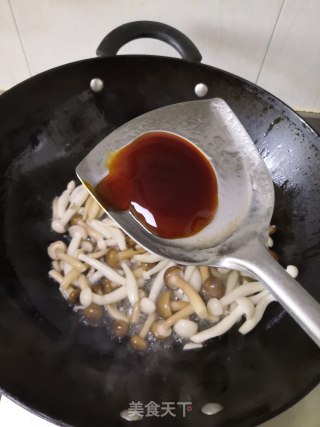炒双菇步骤3