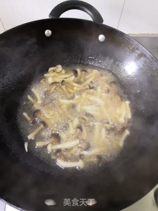 炒双菇步骤5