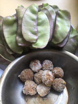扁豆焖肉丸步骤1