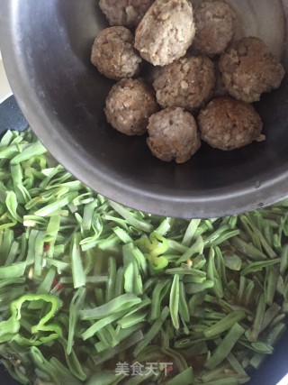 扁豆焖肉丸步骤5