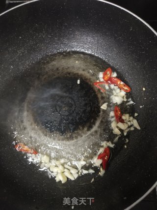 3分钟搞定一盘夏天潮汕必备金不换炒薄壳（海瓜子）步骤2