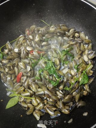 3分钟搞定一盘夏天潮汕必备金不换炒薄壳（海瓜子）步骤5