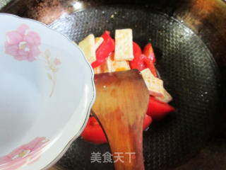 番茄炒豆腐干步骤5