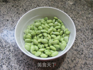 榨菜丝肉丝炒毛豆步骤2