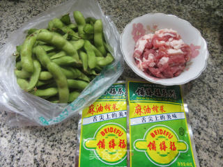 榨菜丝肉丝炒毛豆步骤1