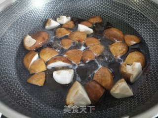 溜炒菌菇步骤2