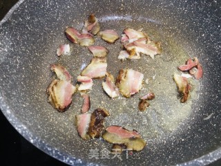 腊肉炒鱼腥草步骤2