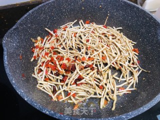 腊肉炒鱼腥草步骤6