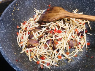 腊肉炒鱼腥草步骤8