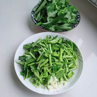 猪油炒空心菜步骤1