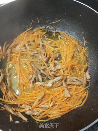 经济实惠好吃不贵的胡萝卜丝炒肉步骤5