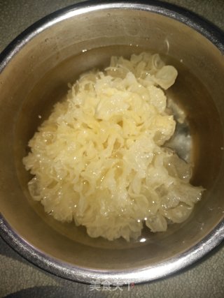 青笋银耳滑炒肉片步骤3
