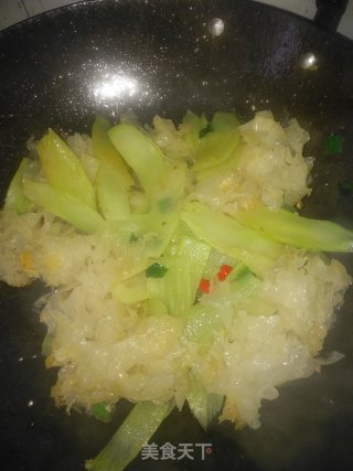 青笋银耳滑炒肉片步骤9