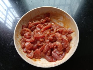 菠萝蜜炒肉步骤2
