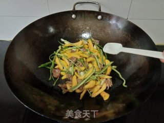 菠萝蜜炒肉步骤6
