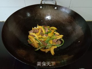 菠萝蜜炒肉步骤7