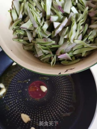 紫苏焖红扁豆步骤6