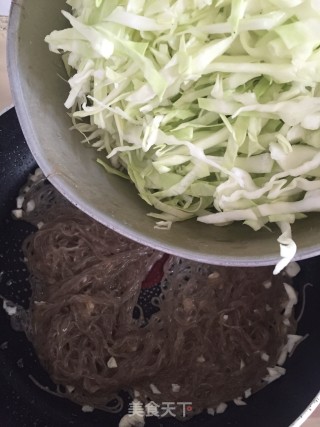 粉条炒包菜步骤6