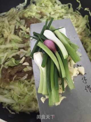 粉条炒包菜步骤7