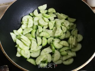 黄瓜炒鹅蛋步骤5
