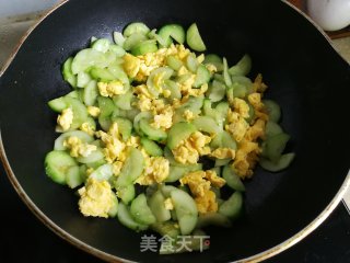 黄瓜炒鹅蛋步骤6