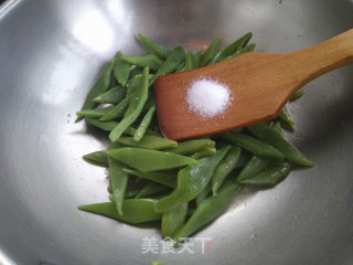 鸡蛋炒豆角步骤5