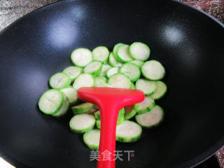 鹅胗炒丝瓜步骤4
