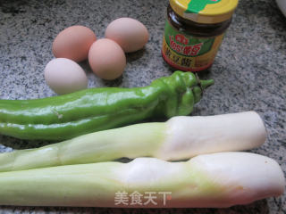 青椒茭白炒鸡蛋步骤1